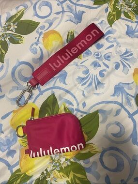 Lulu passionate keychain and wrist wallet